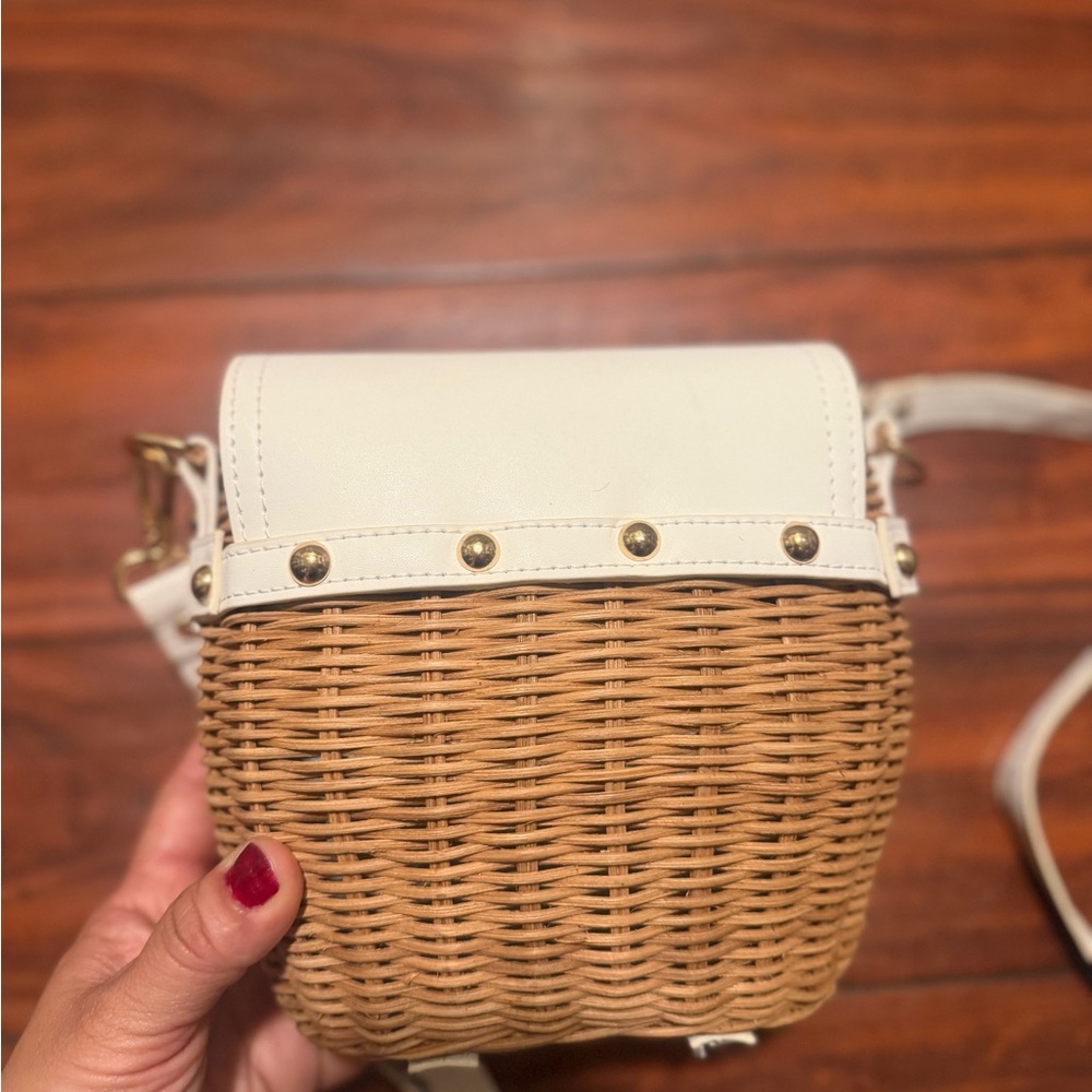 Tommy Bahama Natural Woven Rattan Crossbody with White Flap - Picture 7 of 12